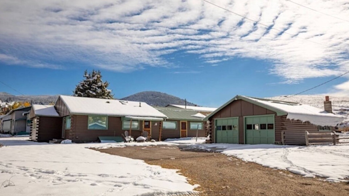 Philipsburg House | Recently remodeled home with cozy updated rooms with plenty of space for larger groups.