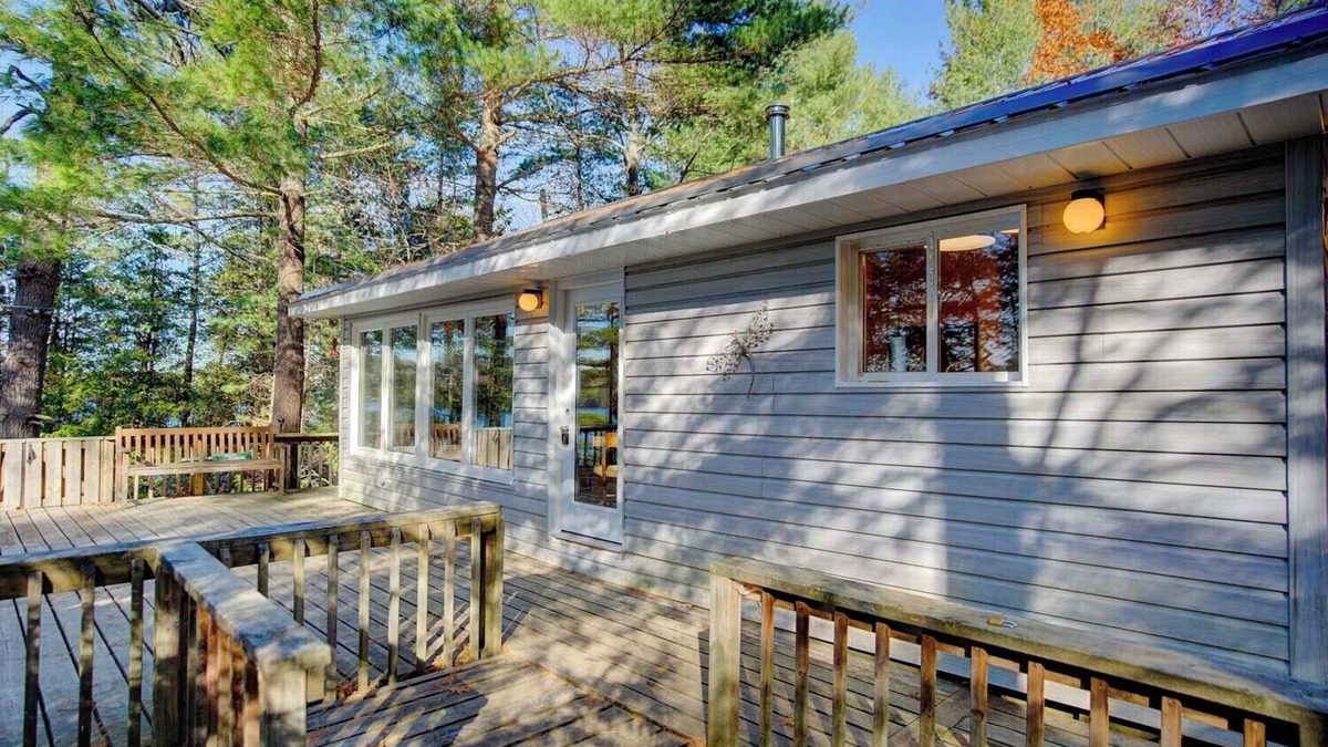 North Frontenac Cottage | Recently Reno'd Cottage At Pristine Big Gull Lake!