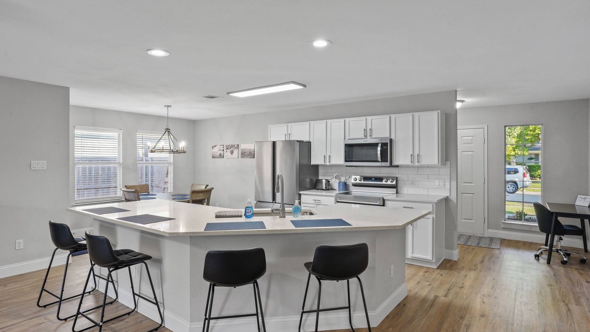 McKinney House | Recently Renovated Bright and Comfy 3BR 2BA, centrally located in West Mckinney