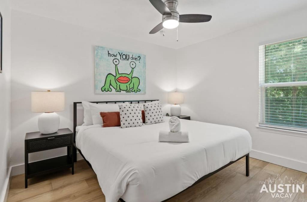 East MLK House | Recently Renovated E Austin Duplex and Free Parking