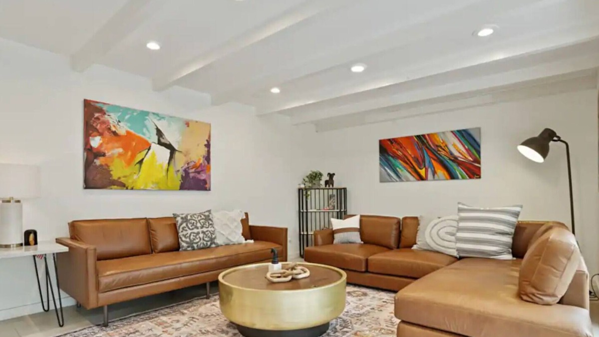 Highland Hills House | Recently Renovated- Event/Group Friendly w/Stunning Views, Hot Tub, Pickleball
