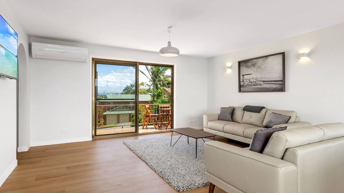 Forster House | Recently renovated two storey getaway just up the hill from One Mile Beach