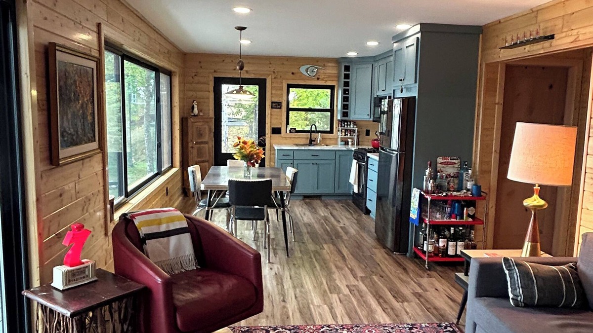 Longville Cabin | Recharge at this tranquil getaway, inches from Lake Wabedo!