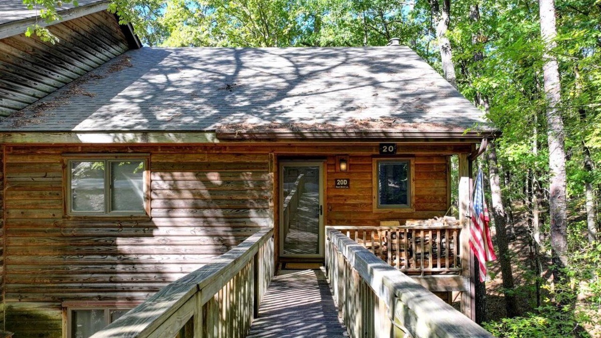 Mount Ida Condo | Red Bird Roost/20DRB hosted by LOVR