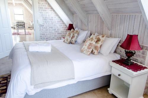 Langebaan Apartment | Red Bishop - Birds, Beach & Beauty