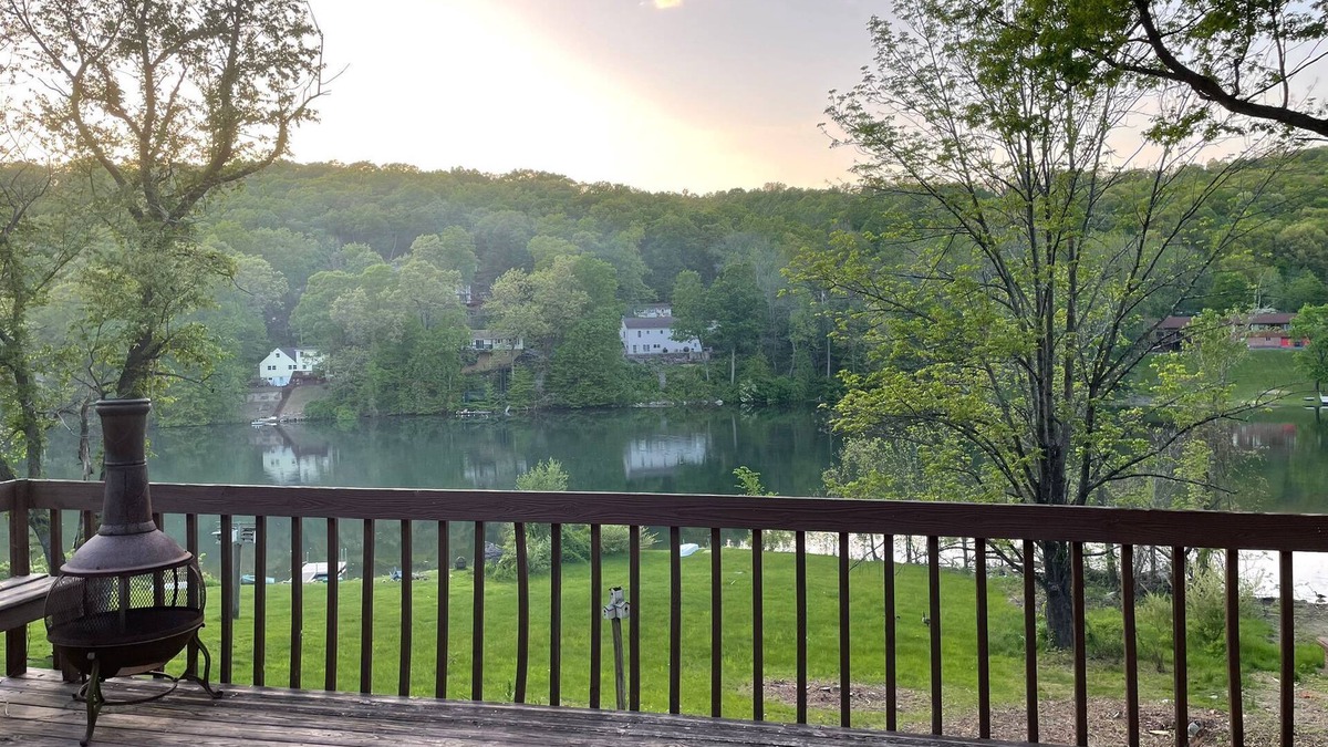 Mcafee House | Red Cabin Lake House with Amazing Views!