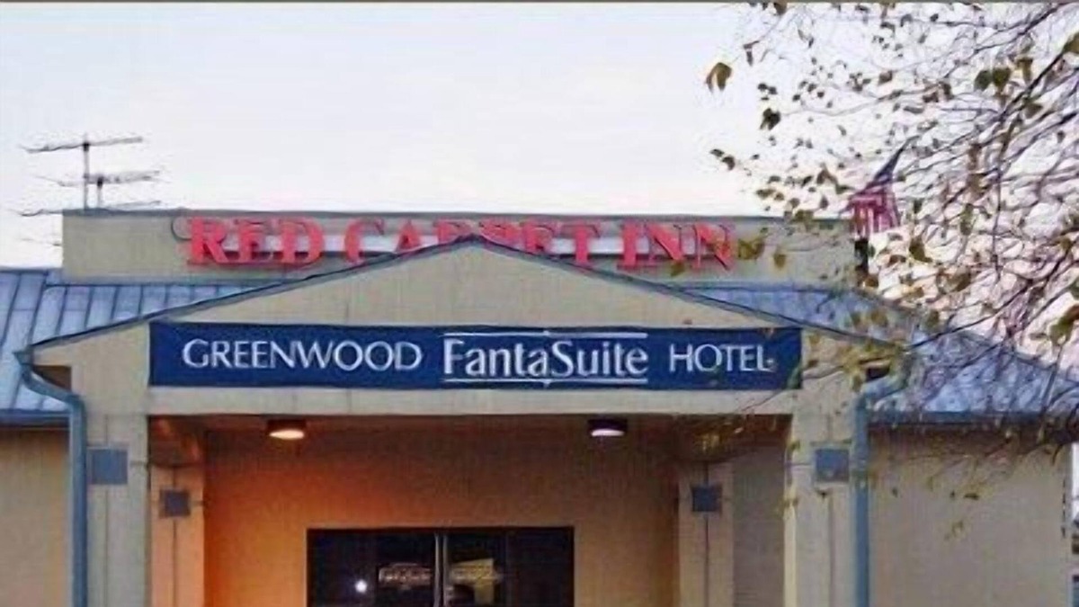 Greenwood Hotel | Red Carpet Inn and FantaSuite Hotel