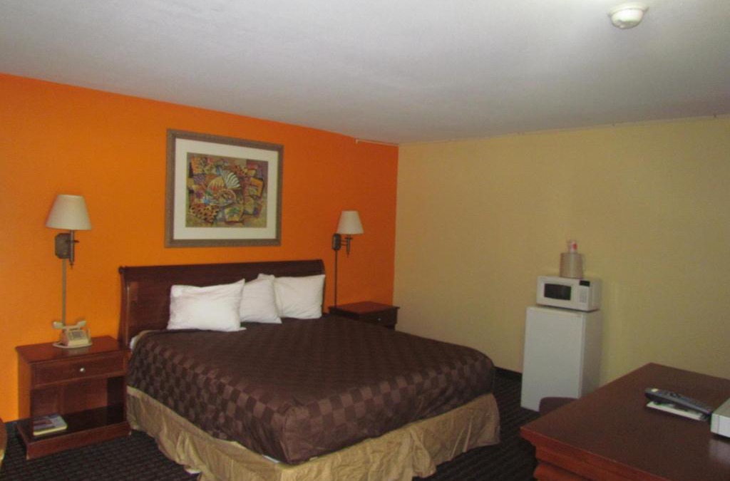 Augusta Hotel | Red Carpet Inn - Augusta