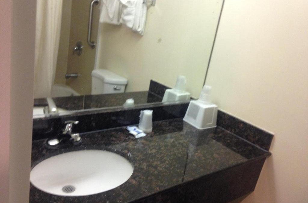New Brunswick Hotel | Red Carpet Inn - New Brunswick