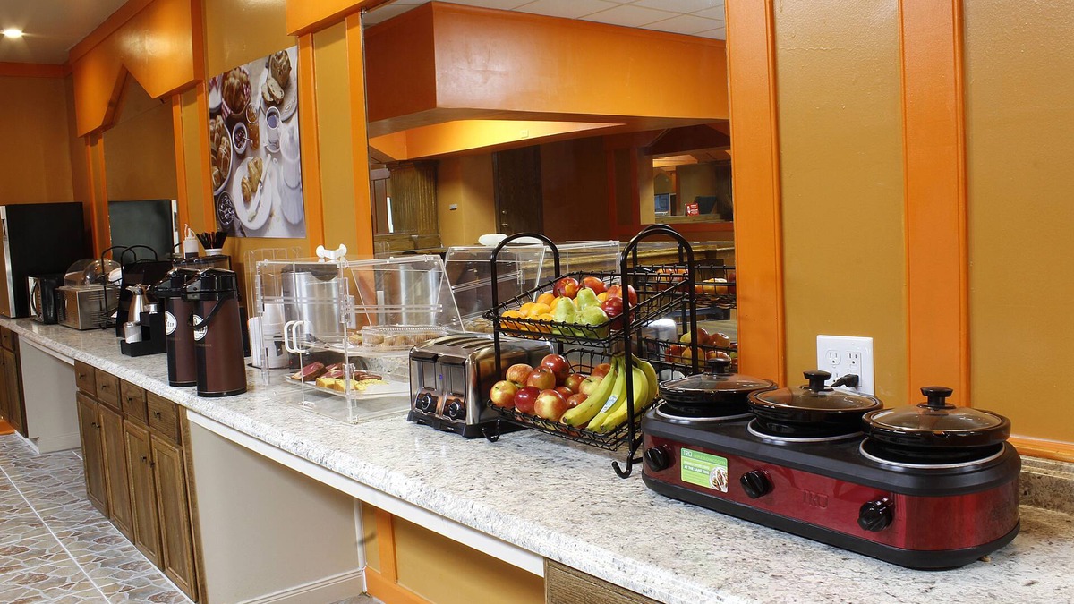 Kinston Hotel | Red Carpet Inn & Suites