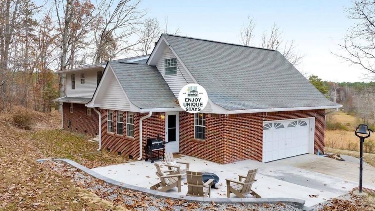 Graysville House | Red Clay Farmhouse! T