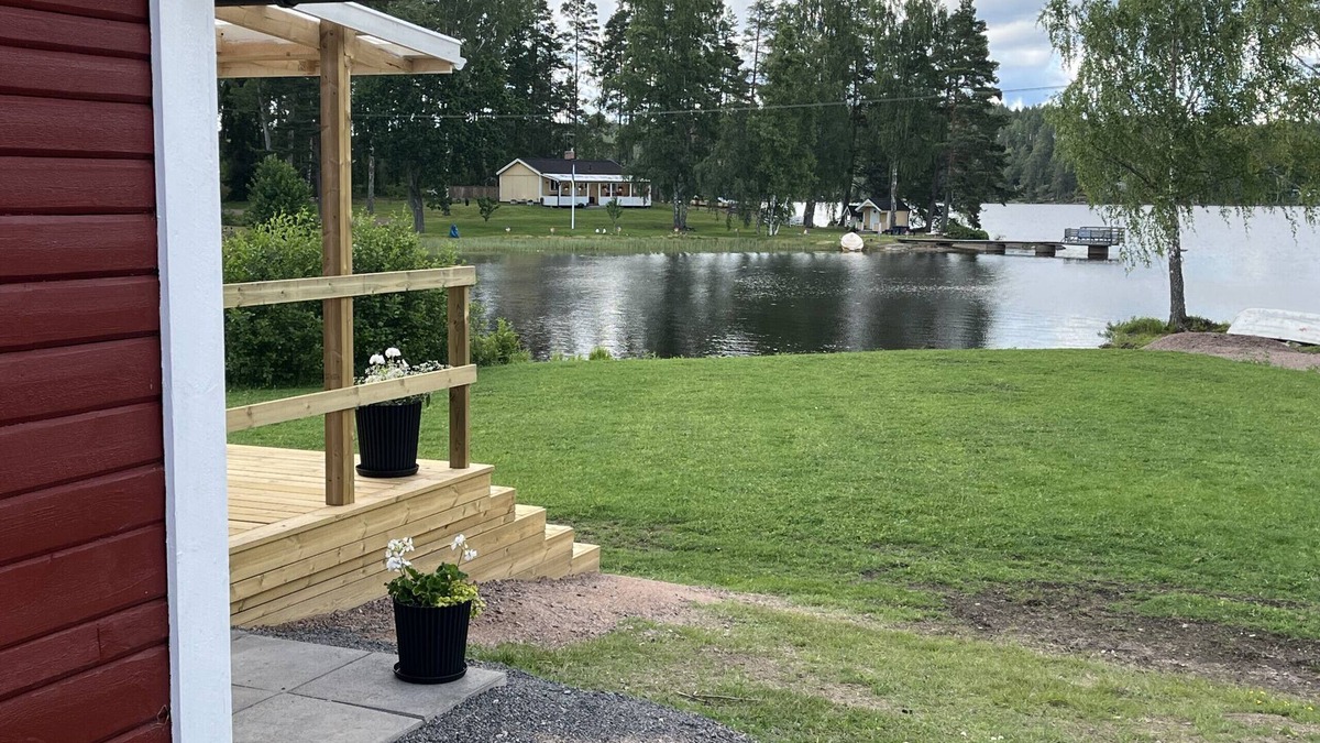 Hultsfred House | Red Cottage with Lakefront Location at Nerbjärken – Peaceful Retreat near Hultsfred | SE05088