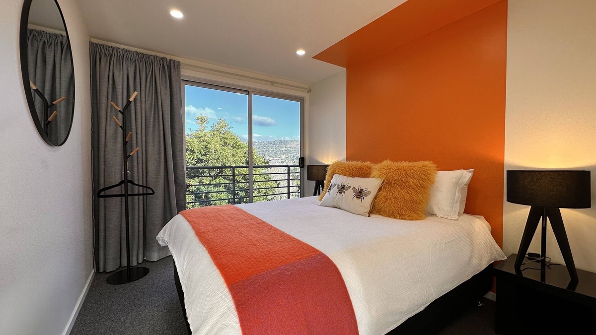 Battery Point Apartment | Red Door Apartment + 2 beds + Water views + Free WIFI