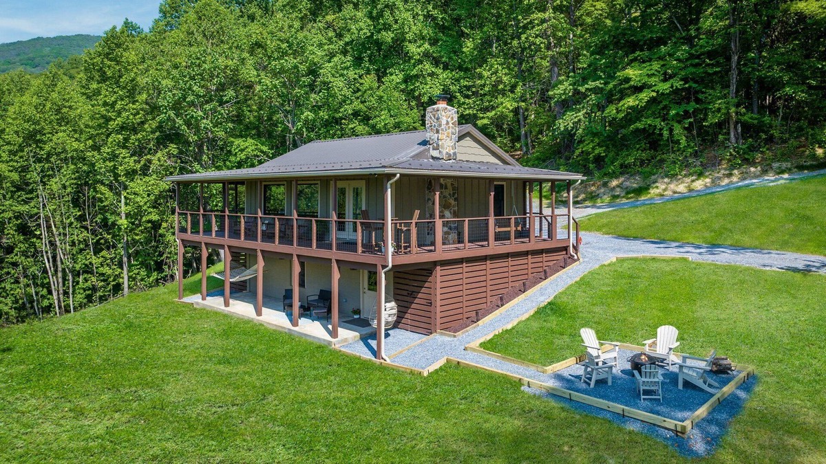 Stanley Cabin | Red Gate Cabin - Mountain views / private access to the Shenandoah National Park