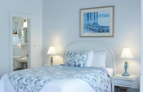 Falmouth Heights Hotel | Red Horse Inn