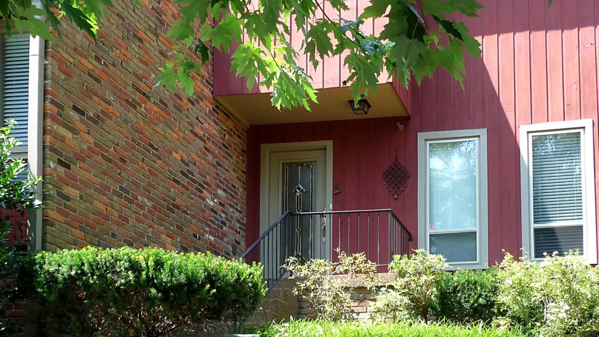 Nashboro Village House | Red House in Nashville - low fall rates!