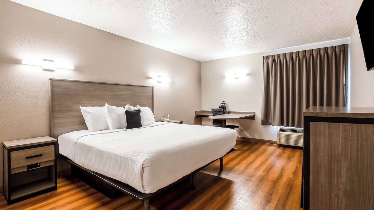 Mitchell Hotel | Red Lion Inn & Suites Pontoon Beach