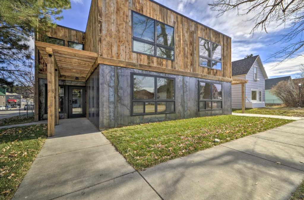 Red Lodge House | Red Lodge Townhome with Hot Tub and Fireplace!