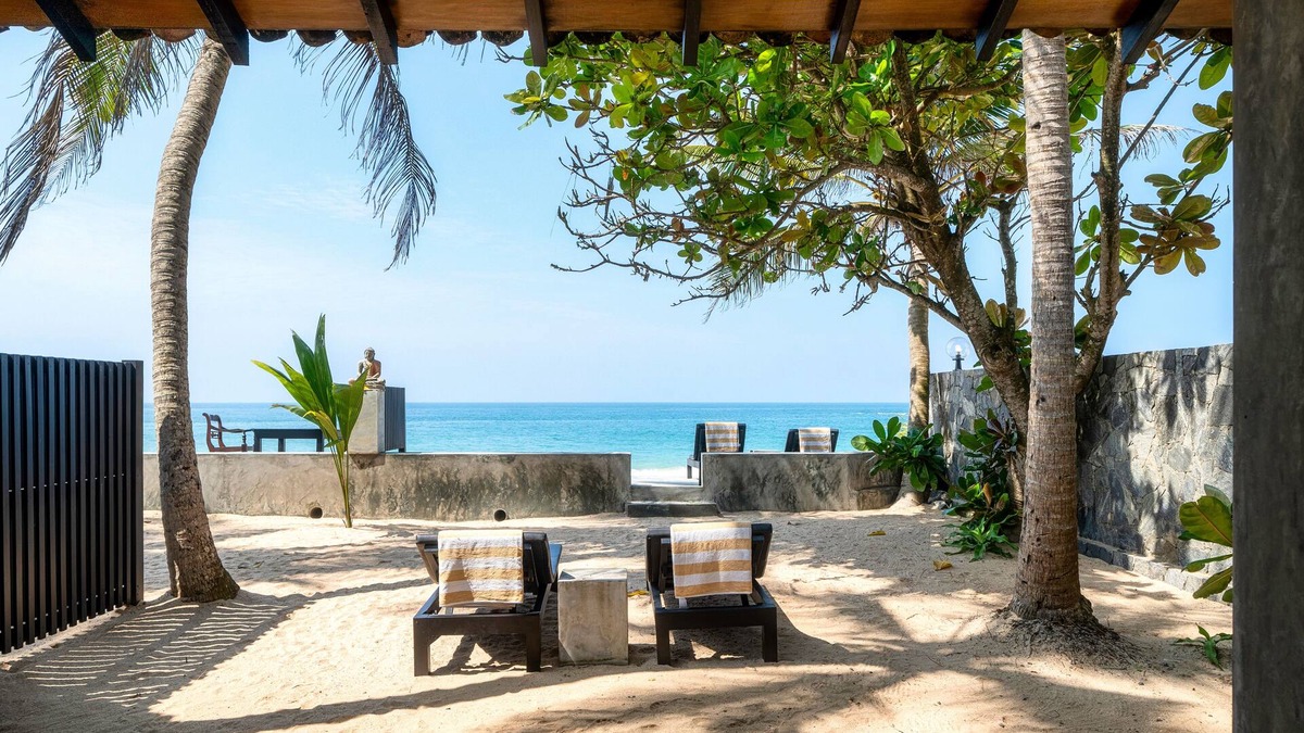 Hikkaduwa Villa | Red Parrot Beach Villa Right On The white sand beach