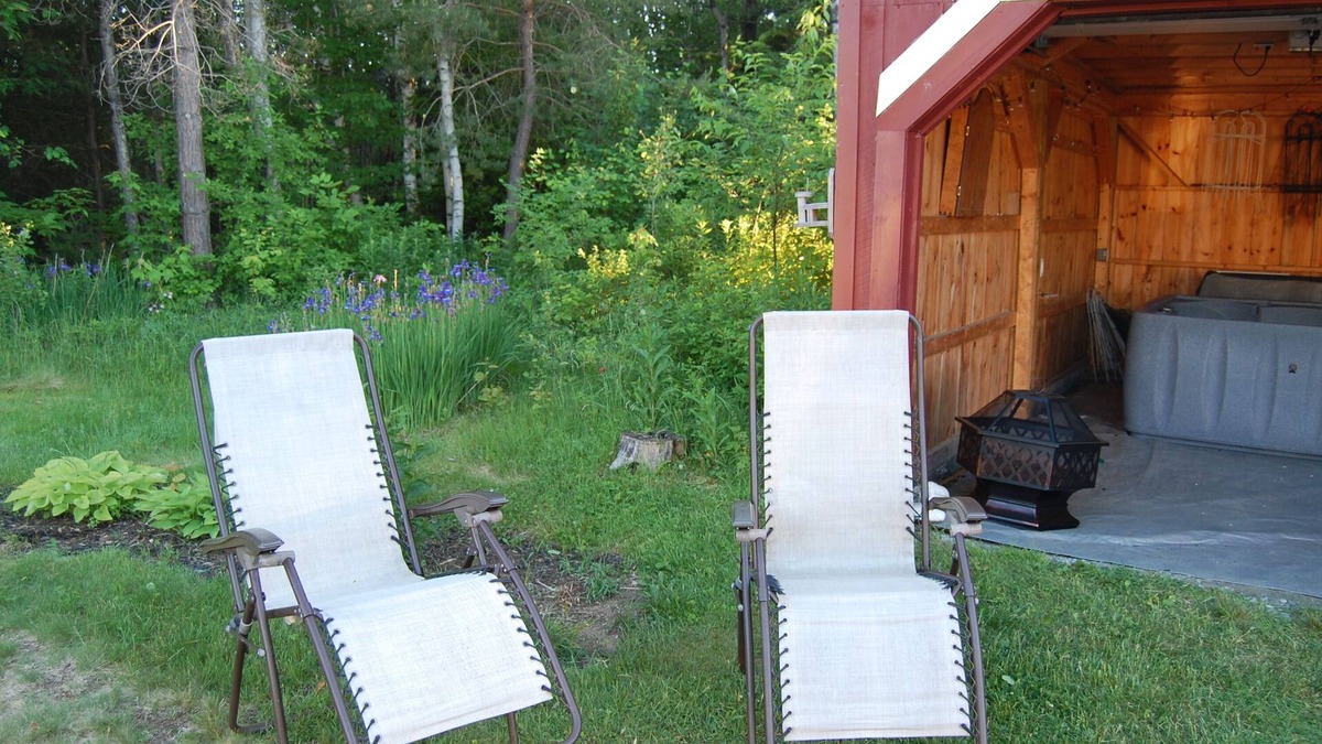 Twin Mountain Cottage | Red Retreat at Mt. Washington with NEW 4 person Jacuzzi
