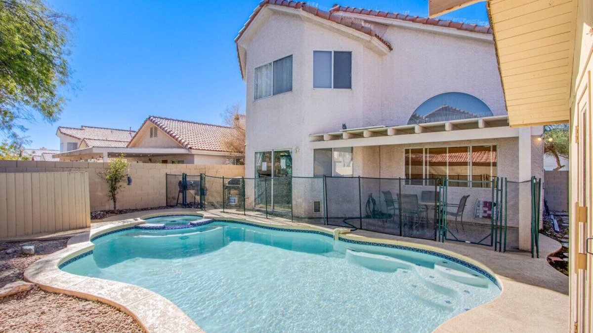 Summerlin House | Red Rock Poolside Retreat