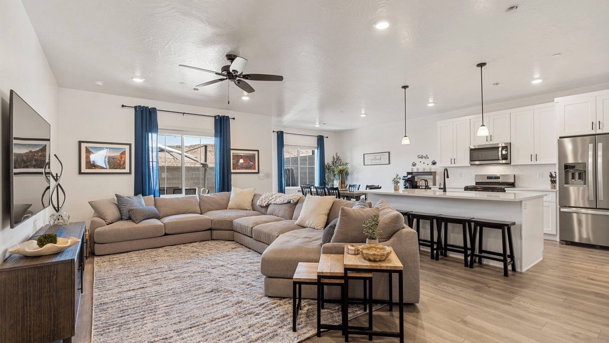 St. George House | Red Rock Trails: Dog Friendly + Private Hot Tub