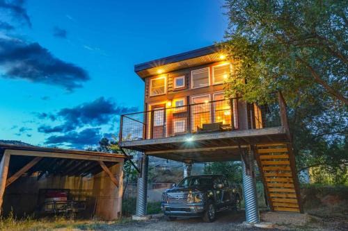 Colorado Springs House | Red Rock Treehouse Unique in Old Colorado City