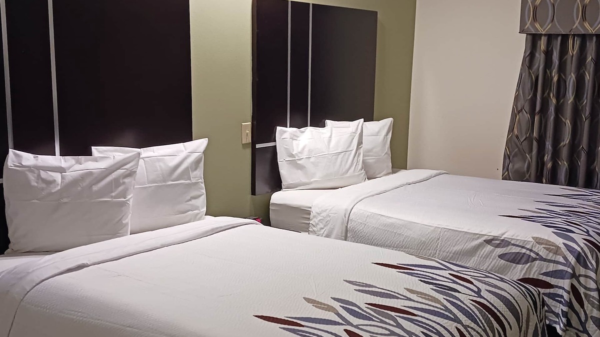 Broadmoor Hotel | Red Roof Inn Baton Rouge