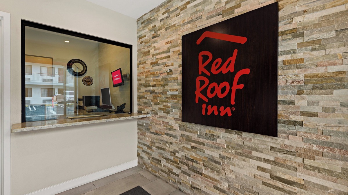 Harbor Hotel | Red Roof Inn Carson - Wilmington