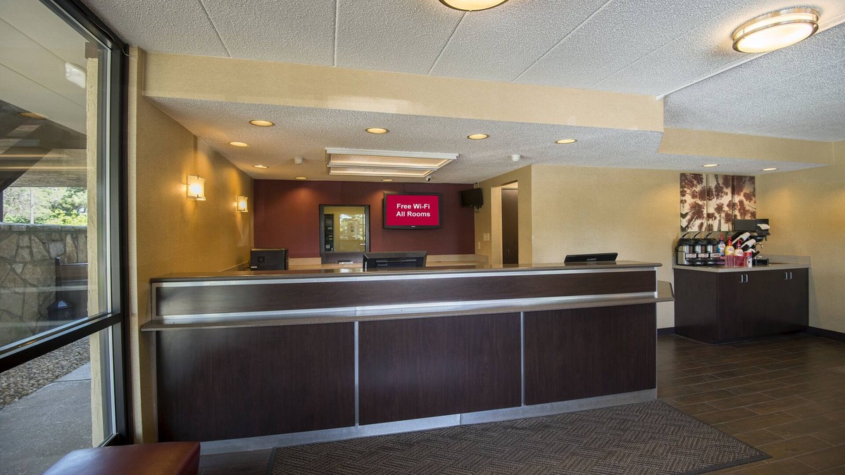 Willowbrook Hotel | Red Roof Inn PLUS+ Chicago - Willowbrook