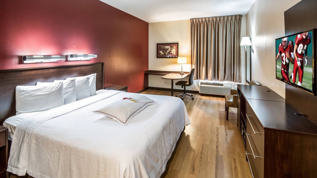 South Deerfield Hotel | Red Roof Inn PLUS+ South Deerfield – Amherst