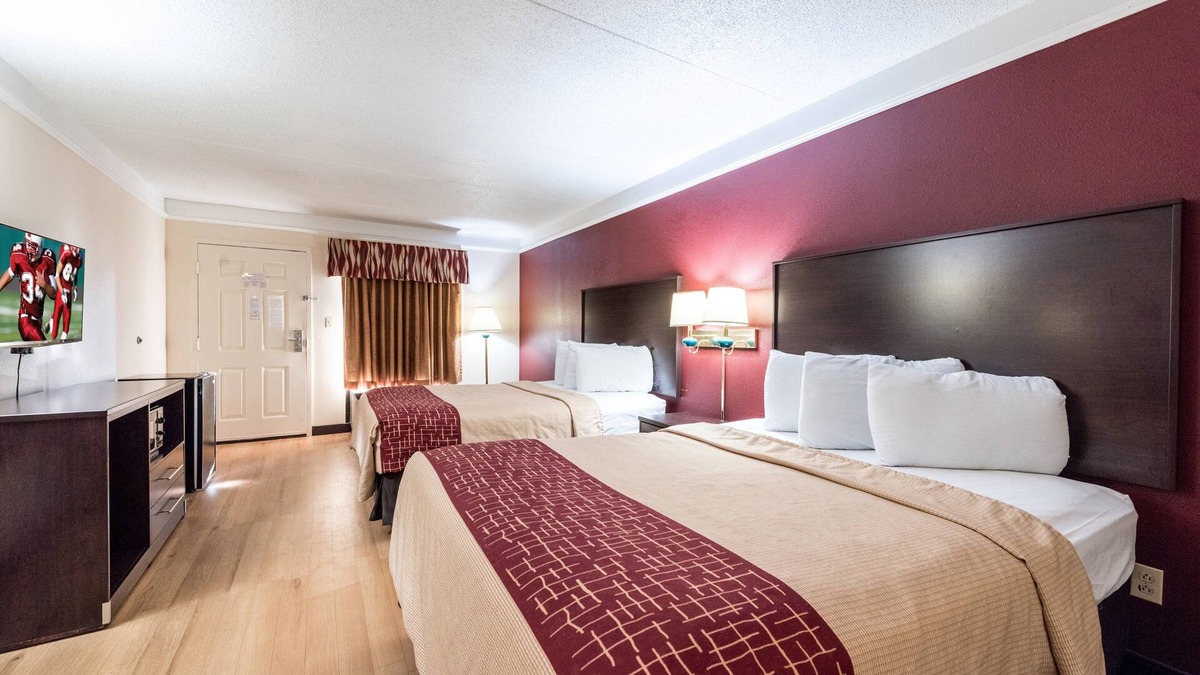 Clinton Hotel | Red Roof Inn & Suites Clinton, TN