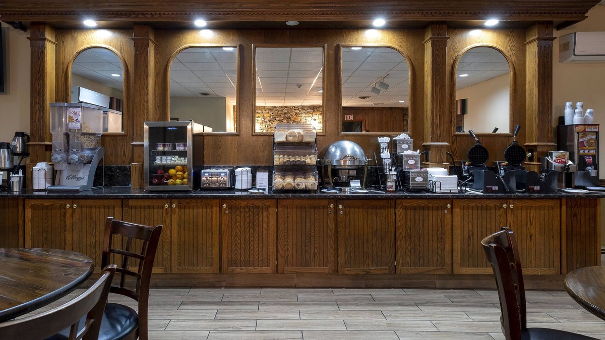 Milnesville Hotel | Red Roof Inn & Suites Hazleton