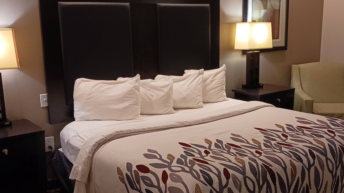 Longview Hotel | Red Roof Inn & Suites Longview