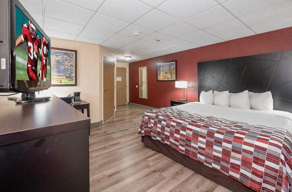 Macon Hotel | Red Roof Inn & Suites Macon