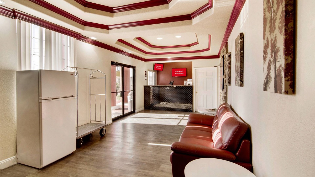 Florida Panhandle Hotel | Red Roof Inn & Suites Pensacola - NAS Corry