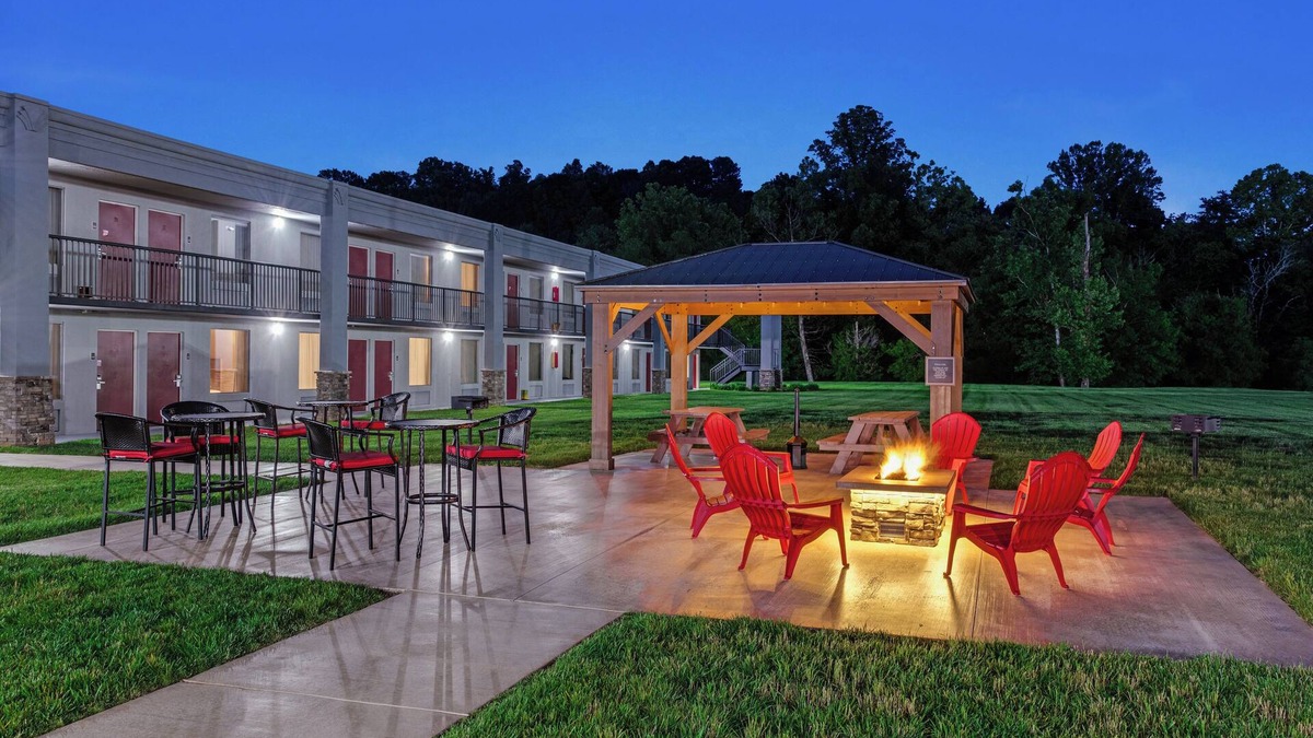 Wilkesboro Hotel | Red Roof Inn & Suites Wilkesboro