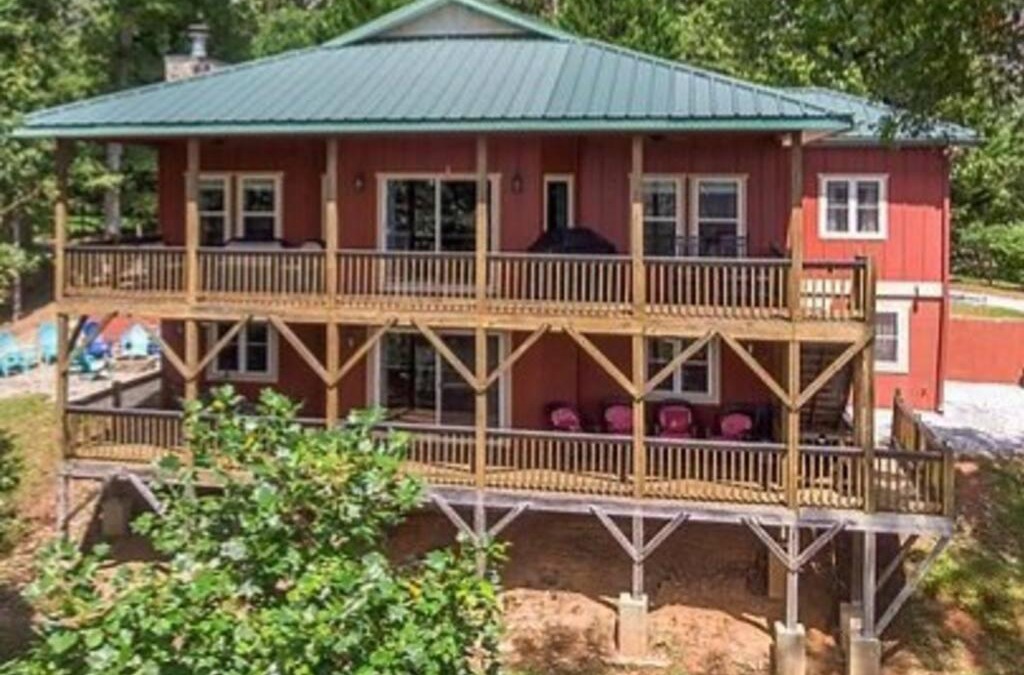 Franklin House | Red Rooster Family Cabin w/Hot Tub+Fire Pit+View