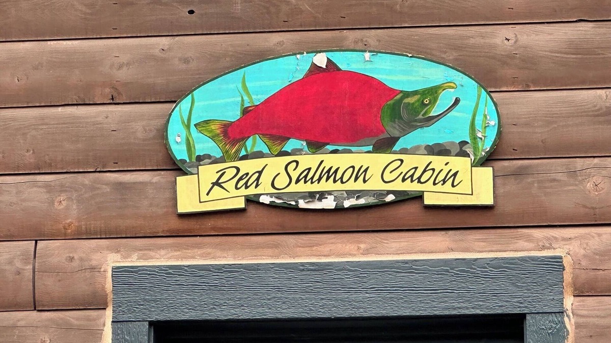 Homer Cabin | Red Salmon Cabin - Cozy retreat with bay views, a shared hot tub, and fire pit!