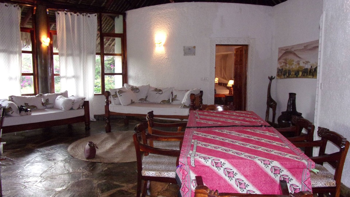 Malindi Marine National Park Villa | RED SUNSHINE VILLA WITH POOL B&B