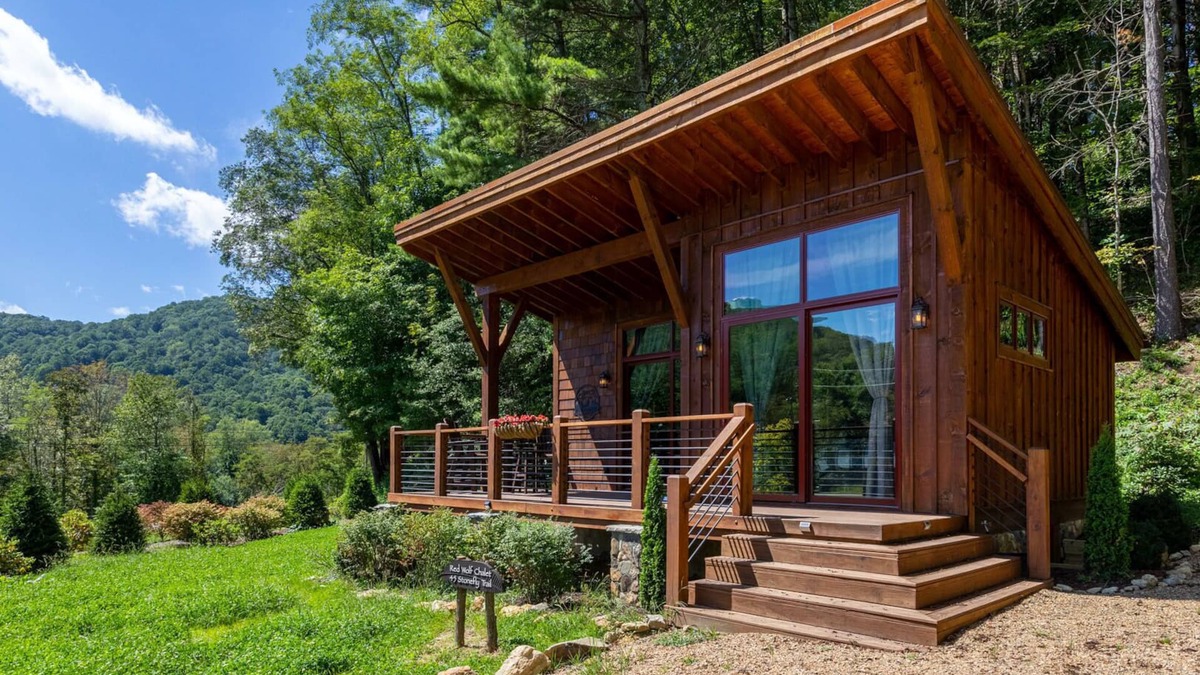Banner Elk Cabin | Red Wolf Chalet -Tiny Home with Eagles Nest amenities, private fire pit, pet friendly