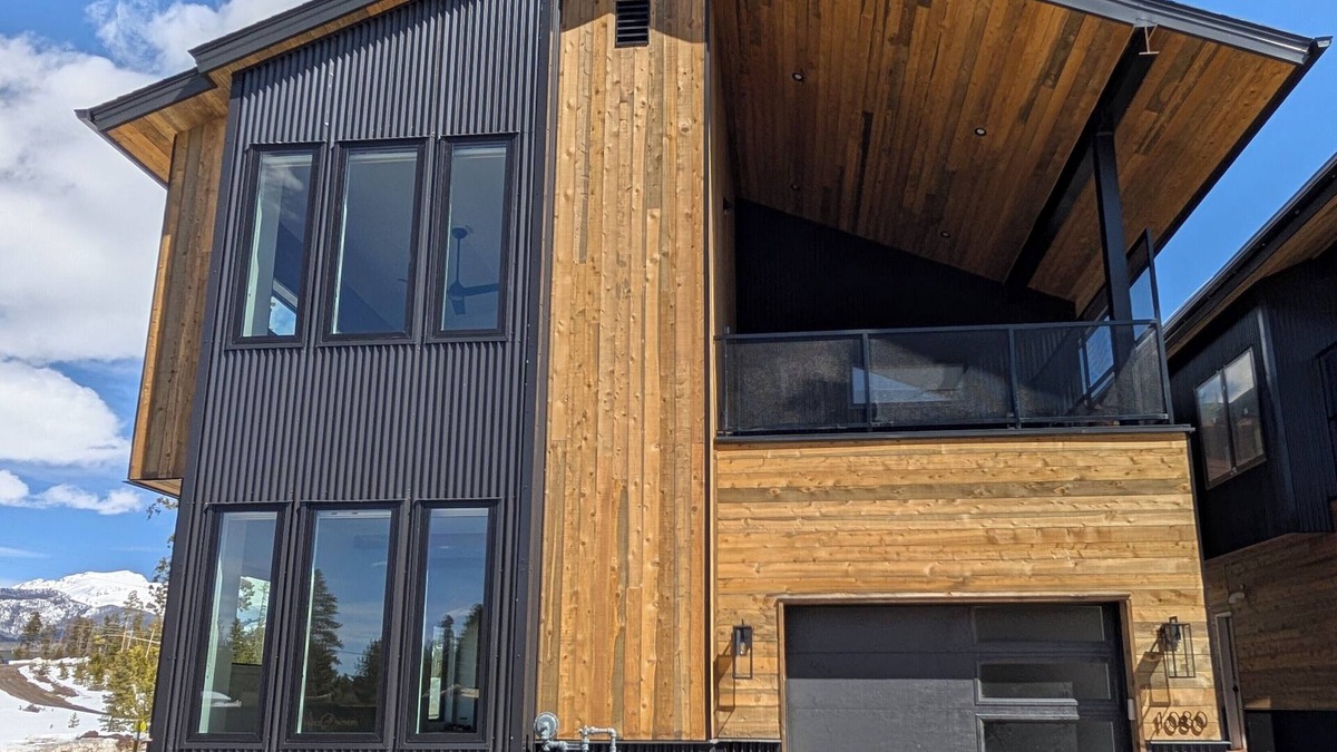 Tabernash Ski Chalet | Red Wolf Lodge - new detached home - private hot tub - views - EV charger