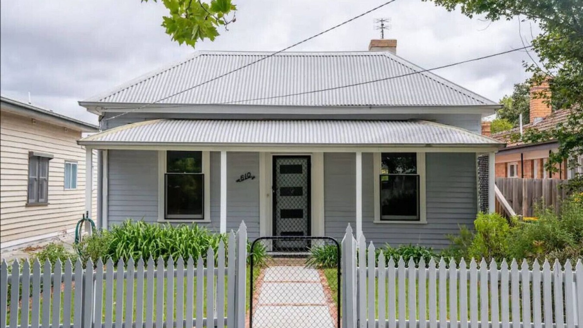 Redan Cottage | RED007 · The Country Cottage: Leafy Ballarat Hideaway