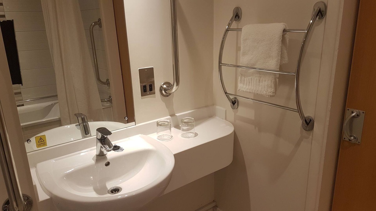 Clayhall Hotel | Redbridge Lodge