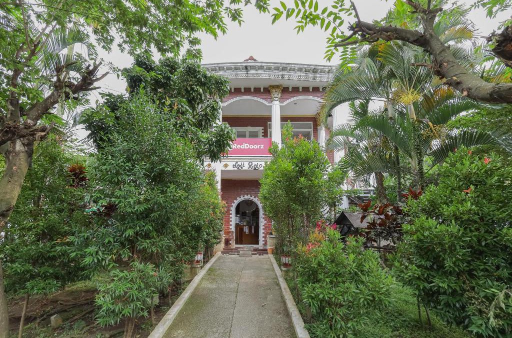 Dinoyo Hotel | RedDoorz at Villa Puncak Tidar