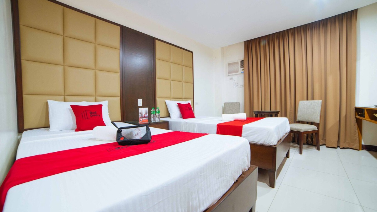 Angeles City Hotel | RedDoorz near Angeles University Foundation