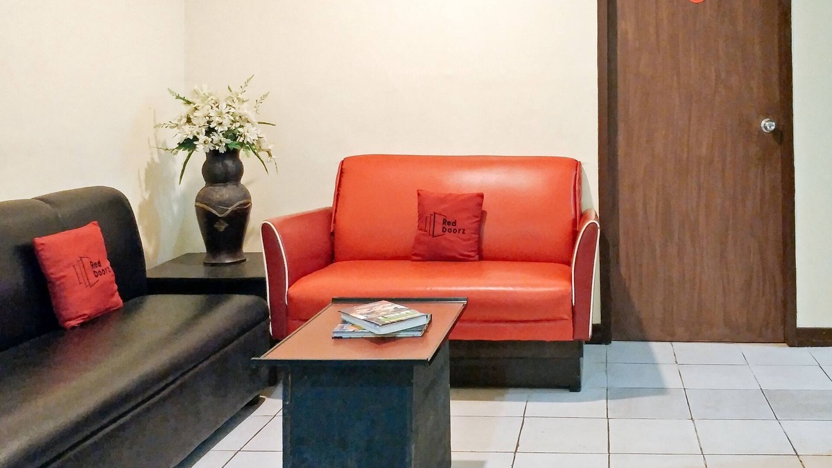 Cebu Hotel | RedDoorz near Baclay Drive Super Metro