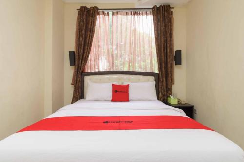 Cikarang Hotel | RedDoorz near City Walk Lippo Cikarang