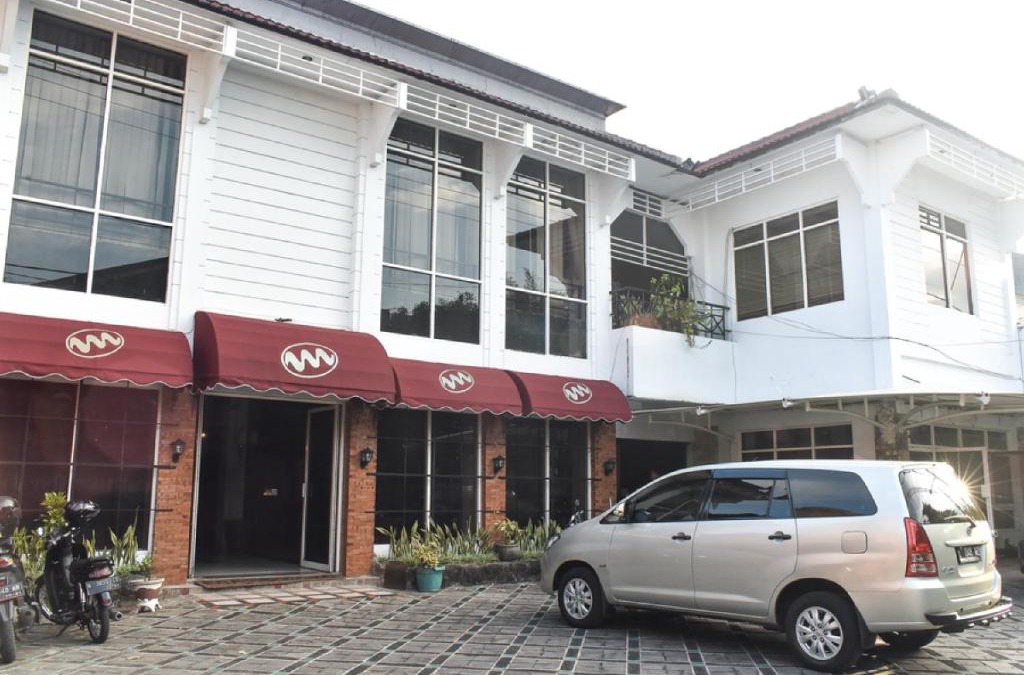 Klojen Hotel | RedDoorz near Kampung Warna Warni