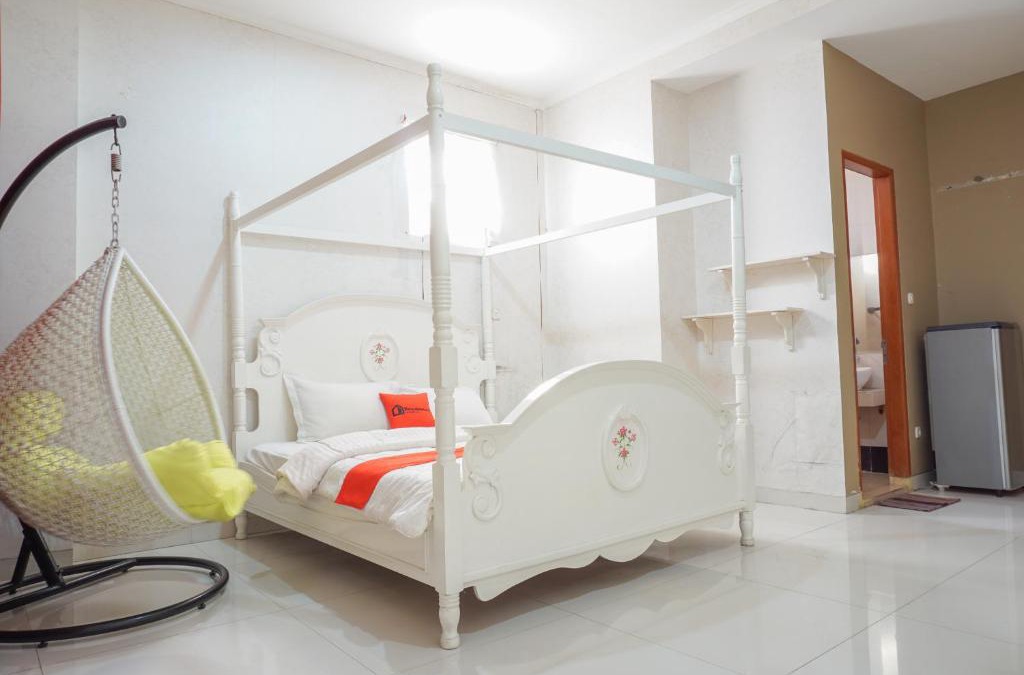 Cipete Utara House | RedDoorz near Kemang Square